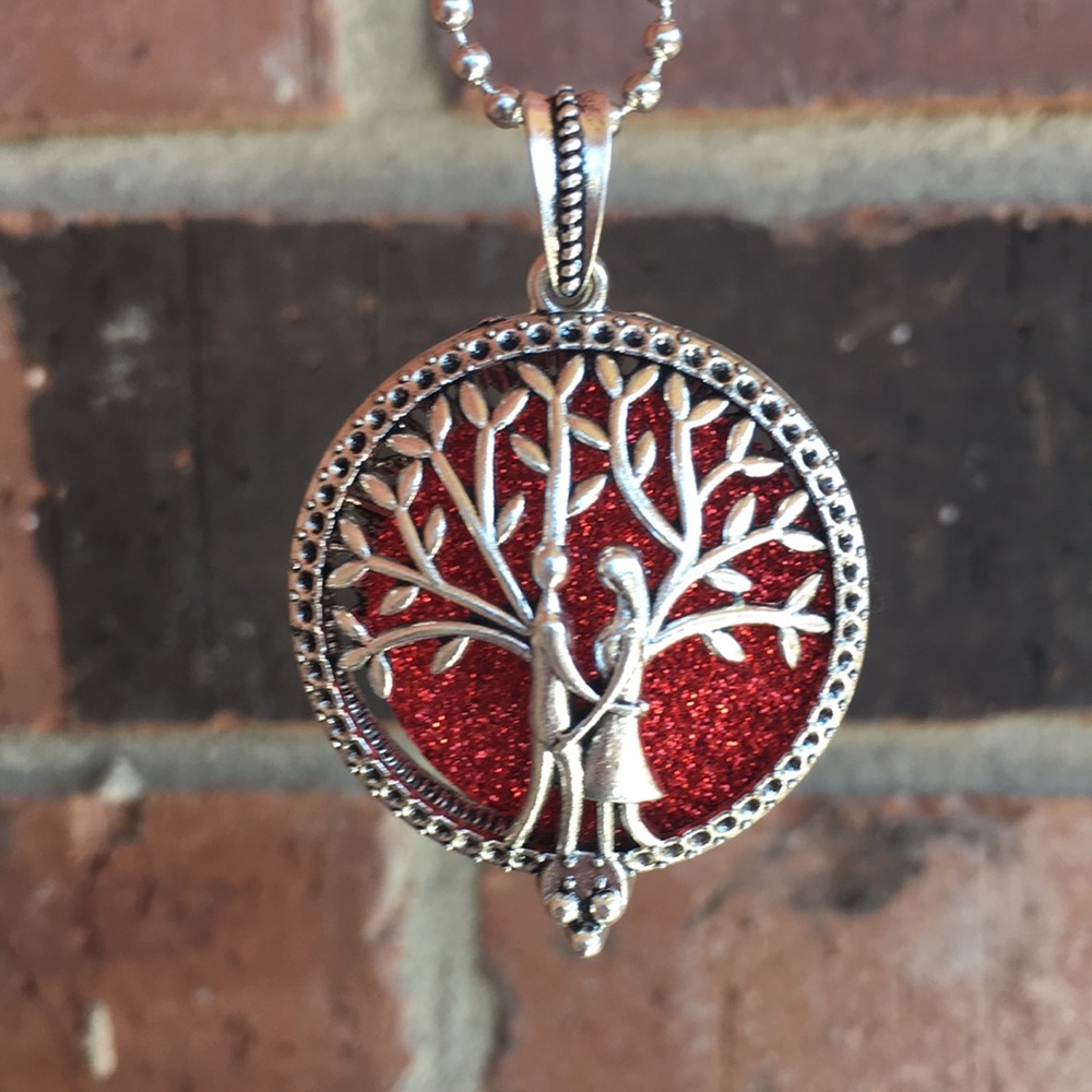 🌈 Scented Tree Of Life Loves Embrace Aroma Necklace Silver And Red NWOT